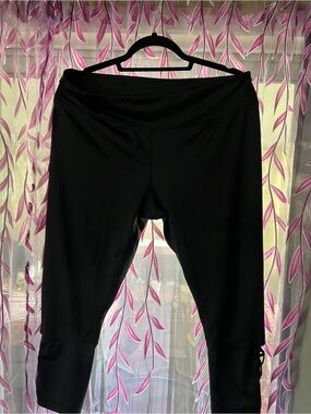 Everlast Black Capri Workout Leggings